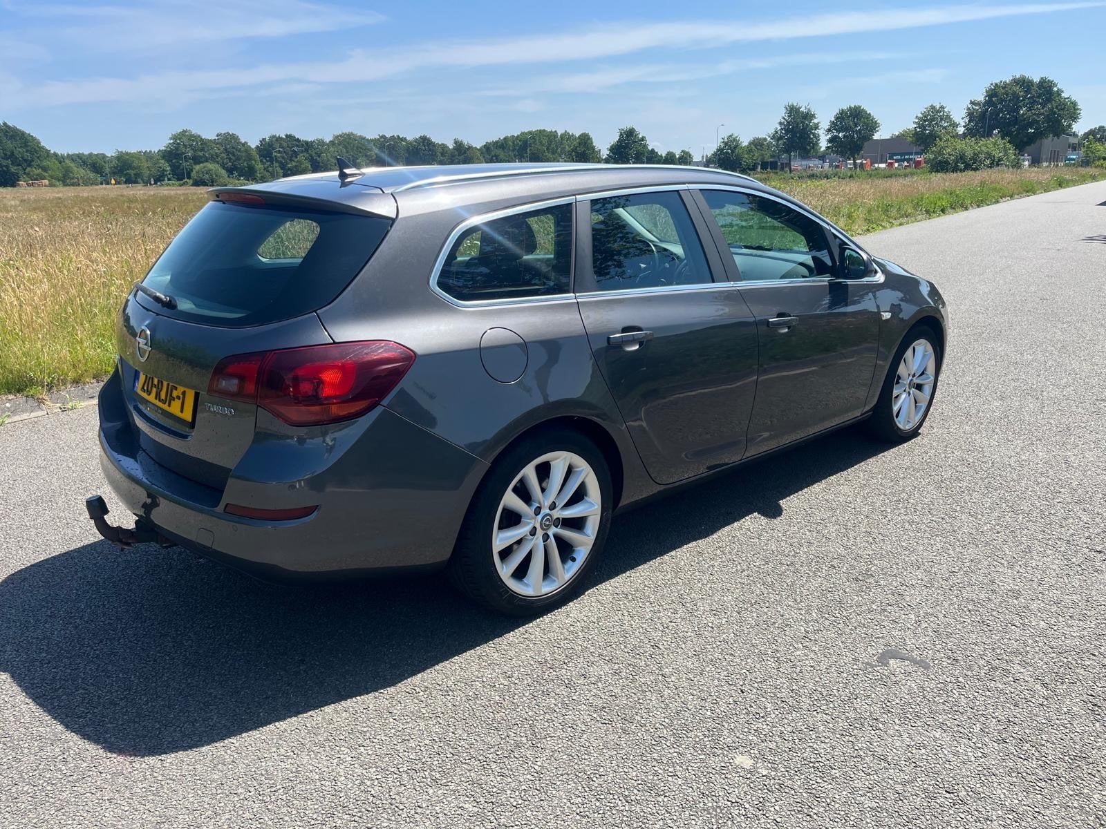 Opel Astra 1.6 Turbo Ecotec 180pk Aut. 2011 Grijs, Auto's, Zwart, 4 cilinders, Metallic lak, 179 pk