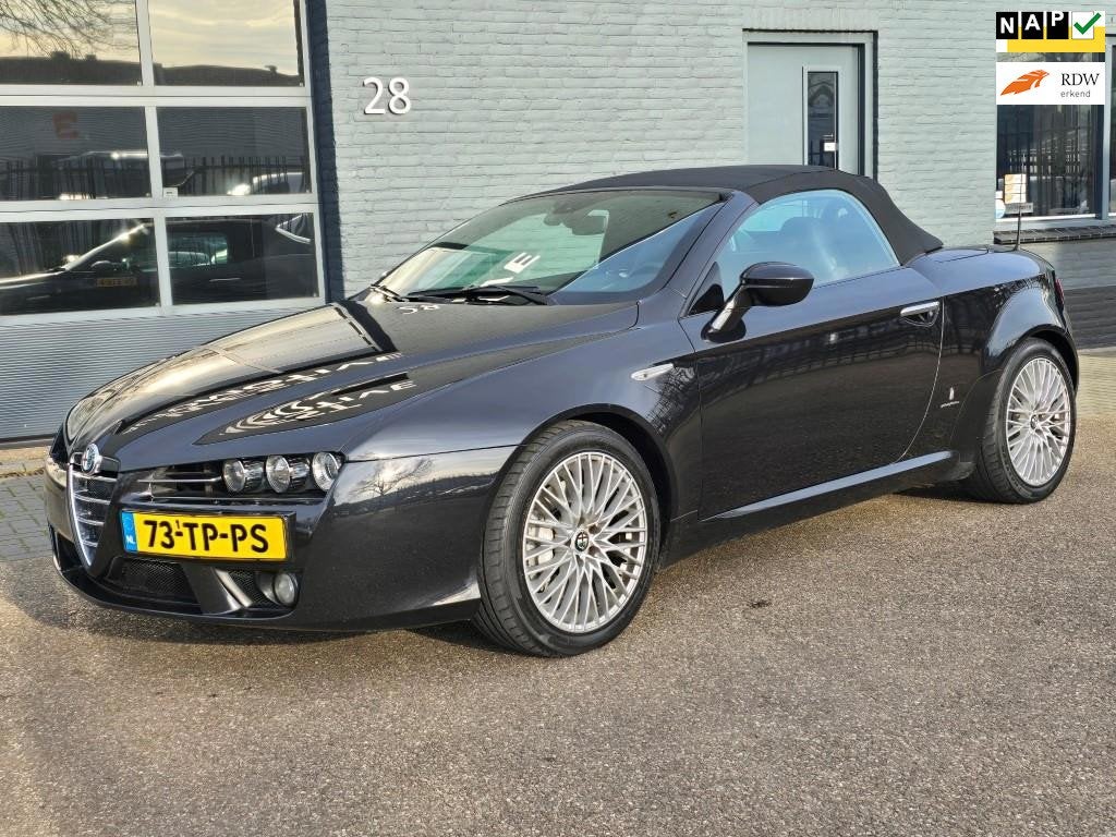 Alfa Romeo Spider 3.2 JTS Q4 Exclusive NED AUTO NAP BOEKJES, Auto's, 3195 cc, Gebruikt, Zwart, Cabriolet