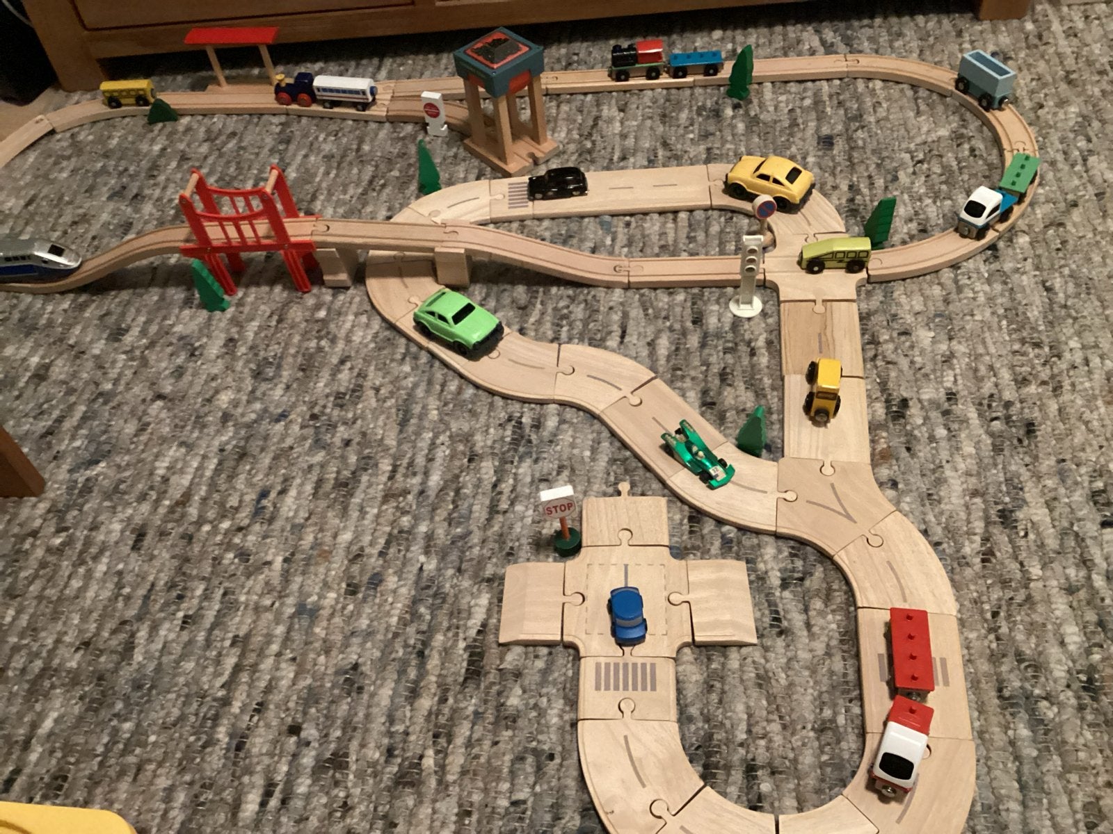 Houten treinbaan en wegen set met voertuigen, Ophalen of Verzenden, Gebruikt