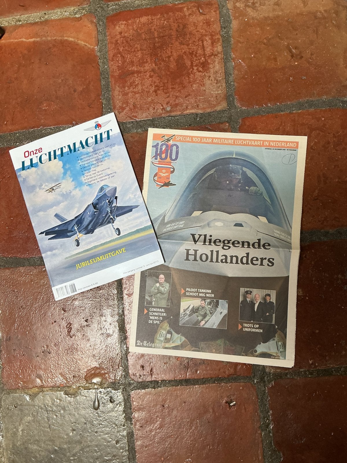 Jubileumuitg.Onze Luchtmacht  100 jaar& Vliegende Hollanders, Ophalen of Verzenden, Boek of Tijdschrift