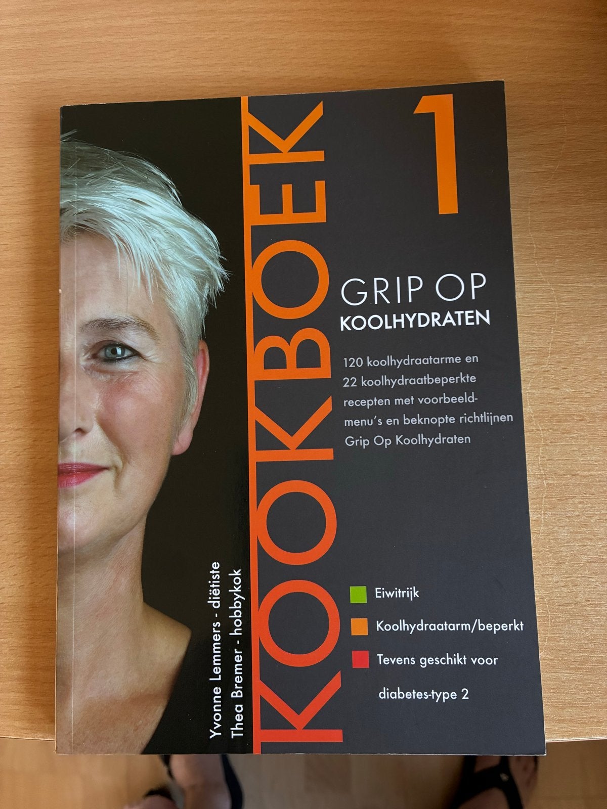 Kookboek 1: Grip op Koolhydraten - Yvonne Lemmers & Thea Bre, Hoofdgerechten, Ophalen of Verzenden, Zo goed als nieuw, Gezond koken