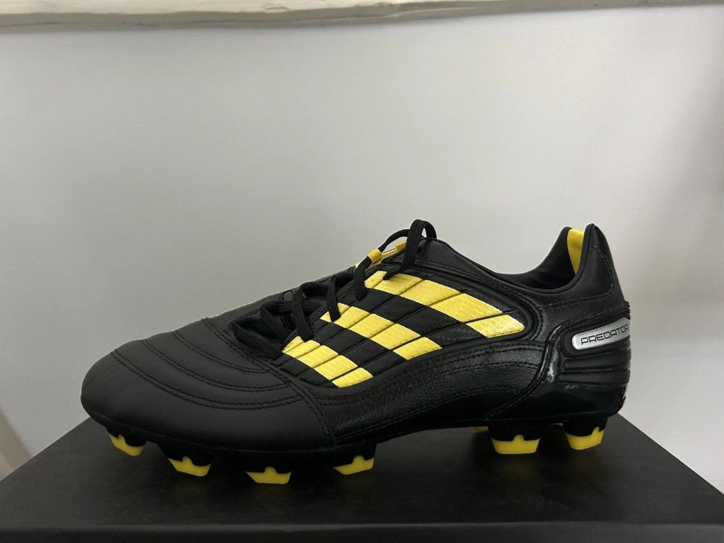 Brand New Adidas Predator Powerswerve Pulse Red 9,5 10 44 ye, Gebruikt, Maat XS of kleiner, Schoenen, Ophalen of Verzenden