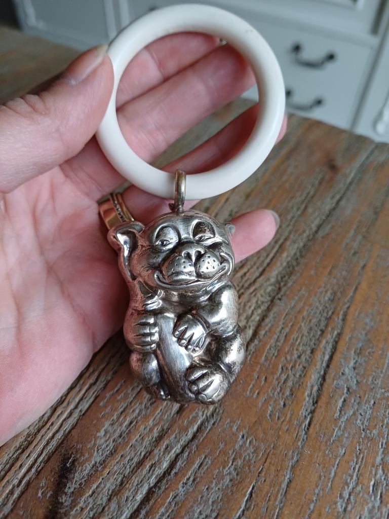 Oude verzilverde rammelaar, Ophalen, Zilver