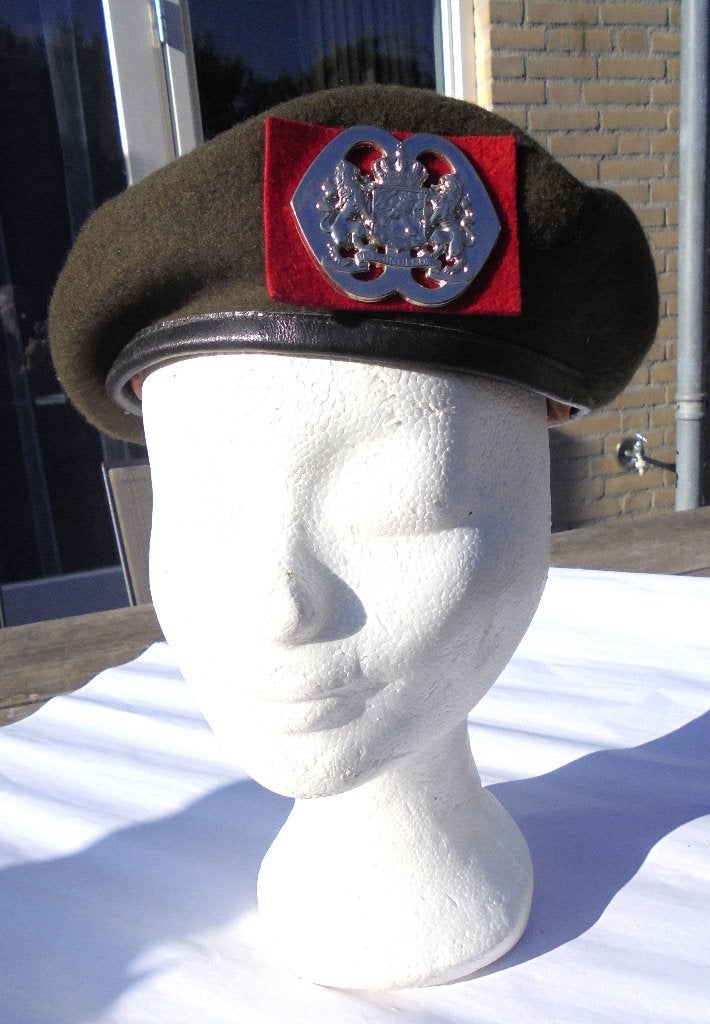 Originel oude baret met baretembleem NATRES, Korps Reserve., Verzamelen, Militaria | Algemeen, Ophalen of Verzenden, Landmacht