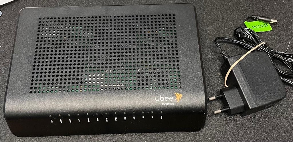 Ubee EVW3200 Modem/Router, Ophalen, Gebruikt, Router met modem, Ubee