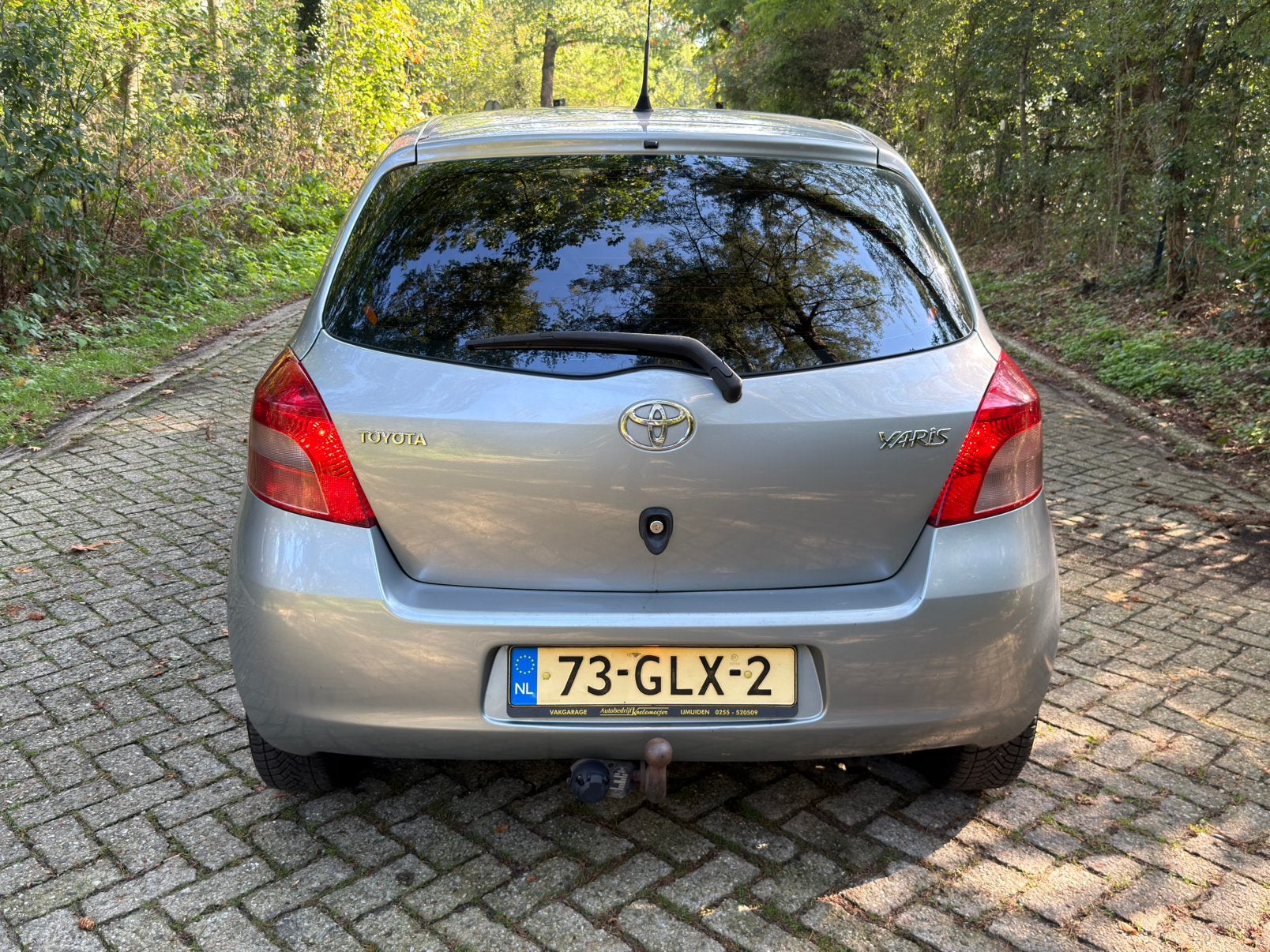 Foto 4 van Toyota Yaris 1.0 12V Vvt-i 5DR  2008 Grijs