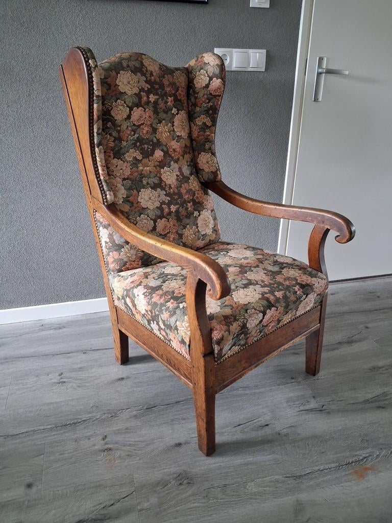Klassieke oorfauteuil met mooie bloemrijke stoffering, Huis en Inrichting, Fauteuils, Ophalen, 75 tot 100 cm