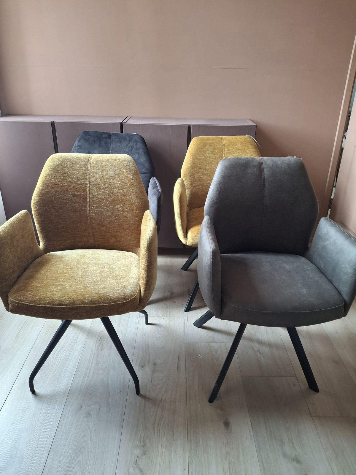 Set van 4 Ubba Stoelen, Huis en Inrichting, Ophalen, Zo goed als nieuw