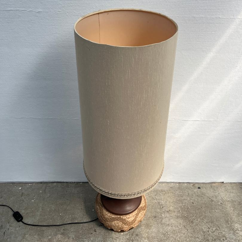 Vintage vloerlamp keramiek Fat Lava - seventies bruin/beige, Huis en Inrichting, Lampen | Vloerlampen, Ophalen, Overige materialen