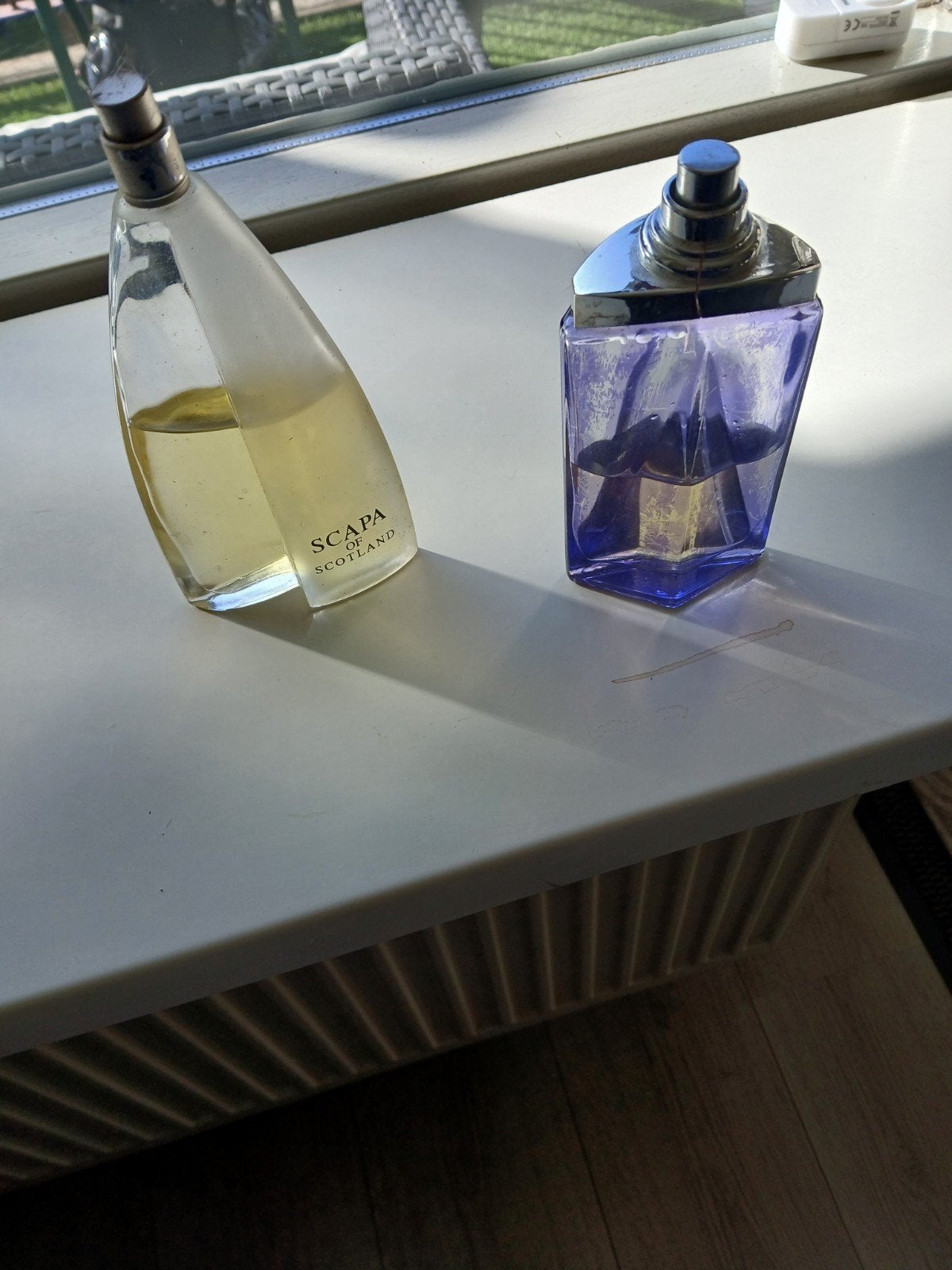 2 flesjes eau the toilet SCAPA EN BLACK Onyx  falling star, Verzenden, Gebruikt, Overige typen, Gevuld