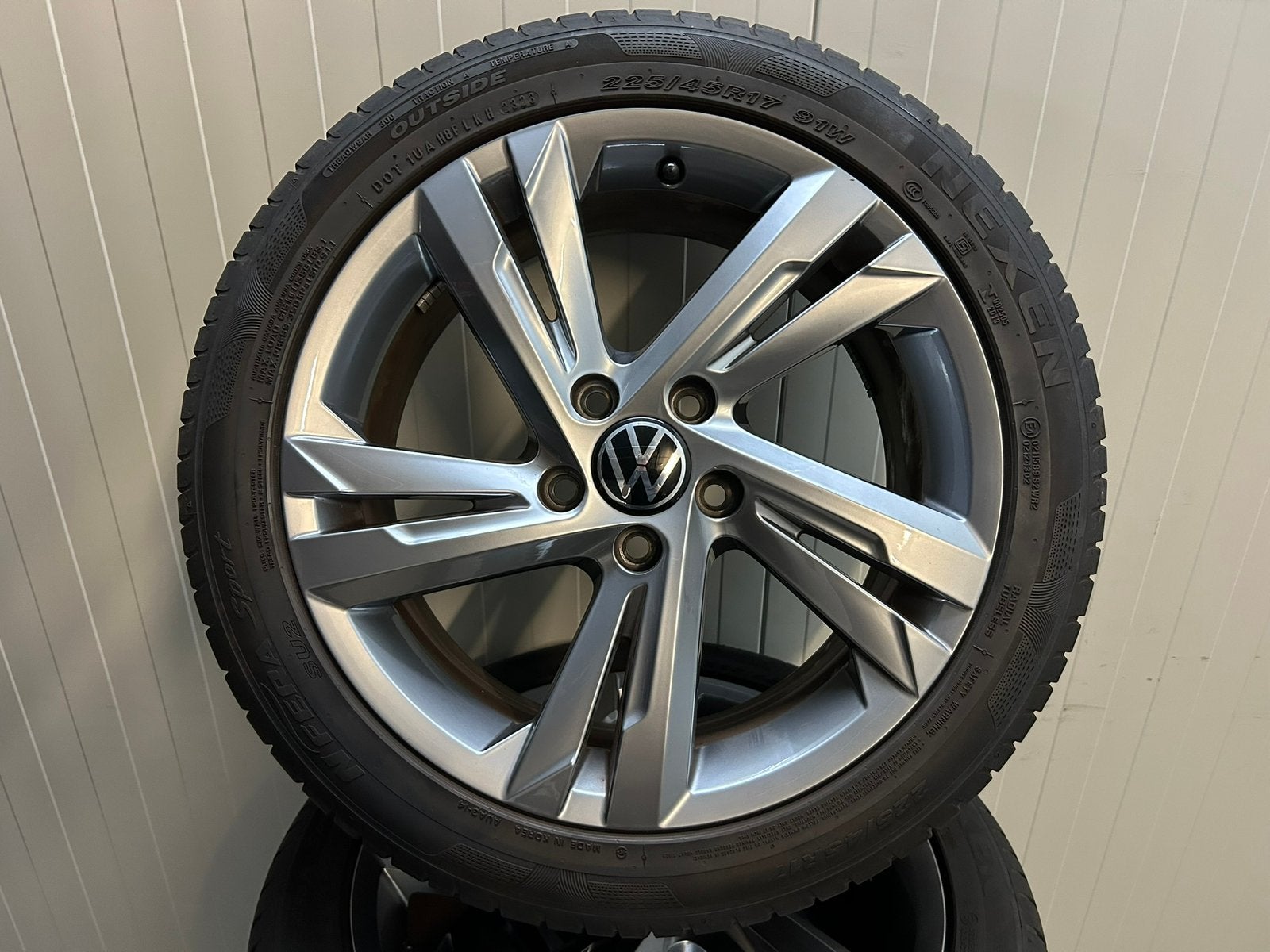 Originele VW Golf 8 Valencia 17 inch 5x112 Nexen zomer 2023, Ophalen, Gebruikt, Banden en Velgen, 17 inch