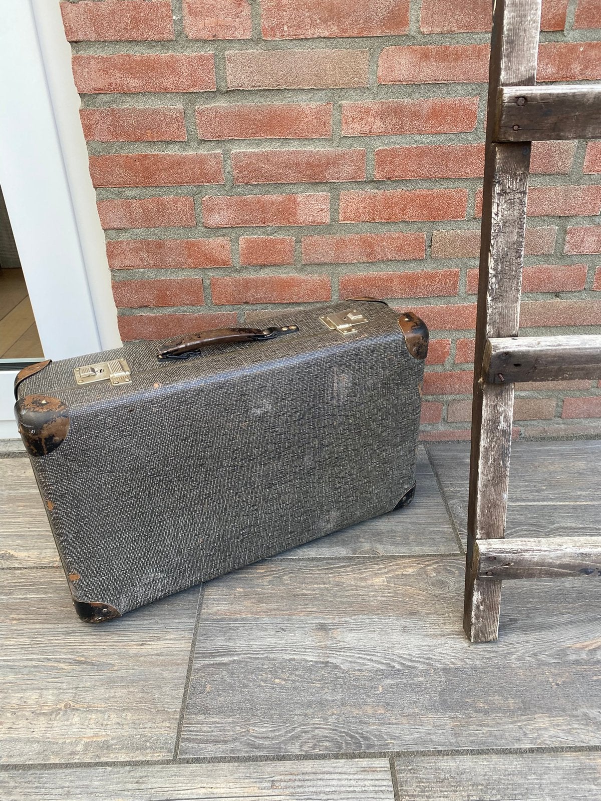 Brocant koffer, Ophalen