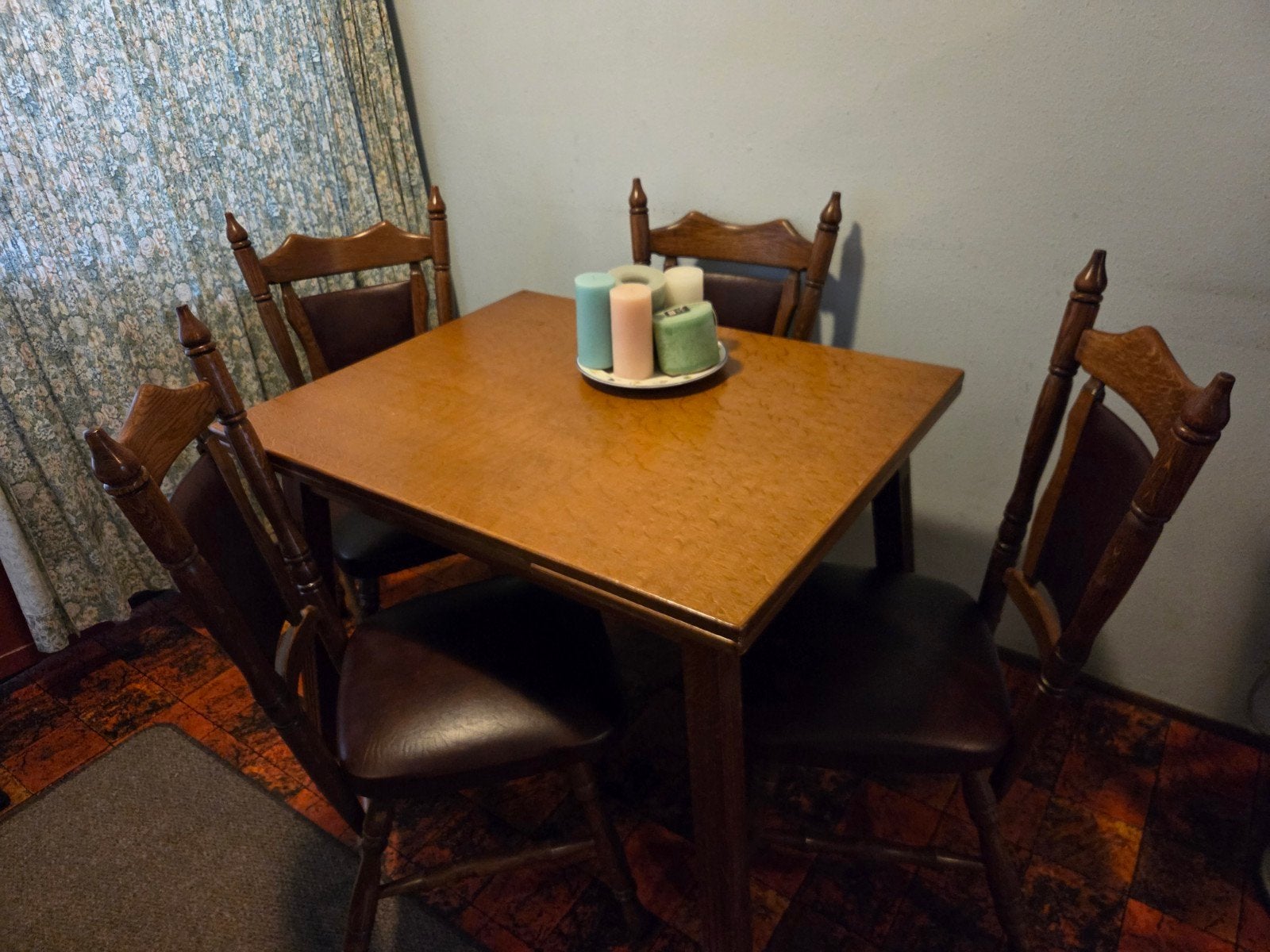Solide houten eethoek met uitschuifbare tafel en 4 stoelen, Huis en Inrichting, Tafels | Eettafels, Ophalen, Gebruikt, Rechthoekig