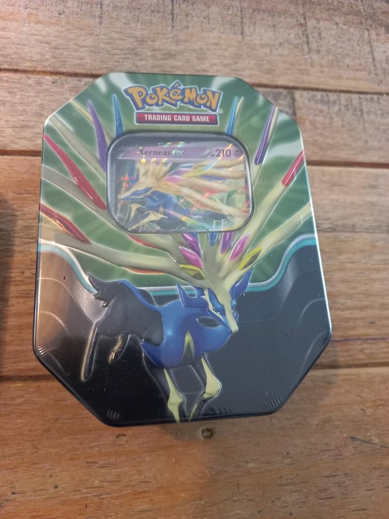 Pokemon tin met 4 booster sealed, Ophalen of Verzenden, Nieuw, Booster, Foil