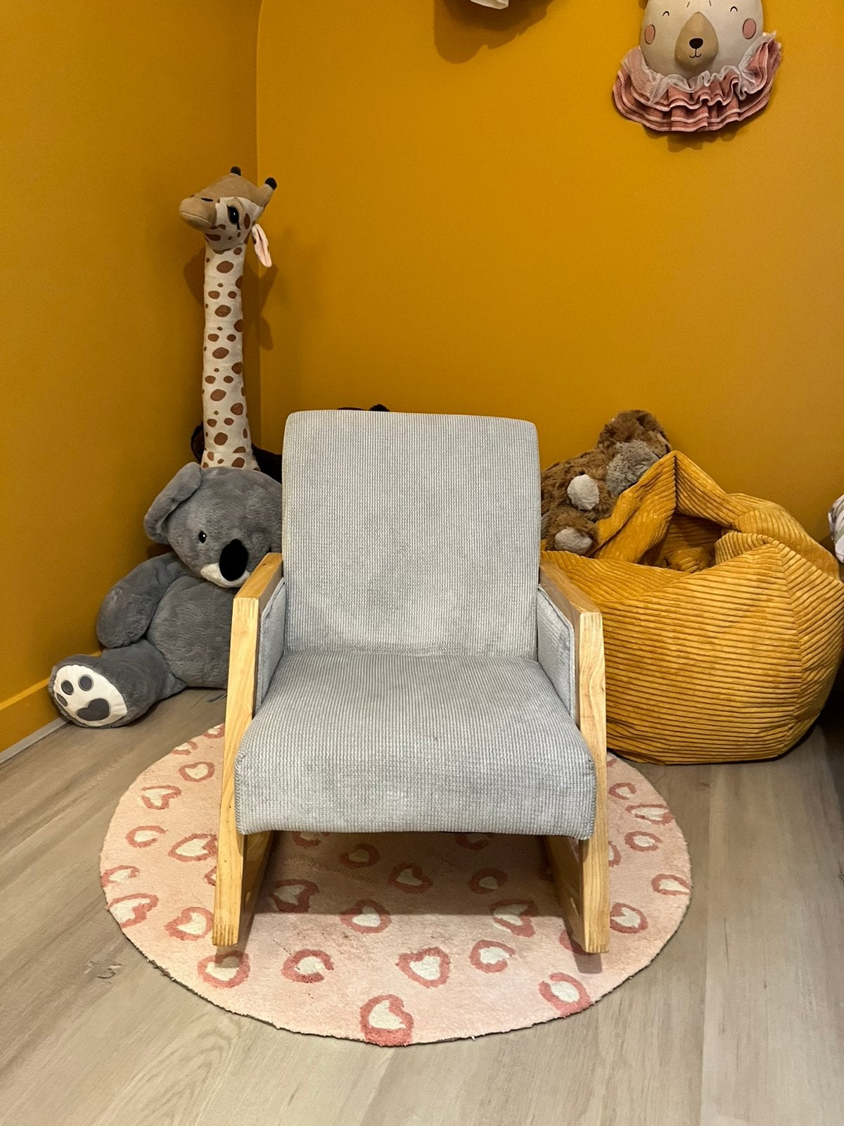 Schommelstoel voor kinderen grijs met rotan., Kinderen en Baby's, Kinderkamer | Tafels en Stoelen, Ophalen, Zo goed als nieuw