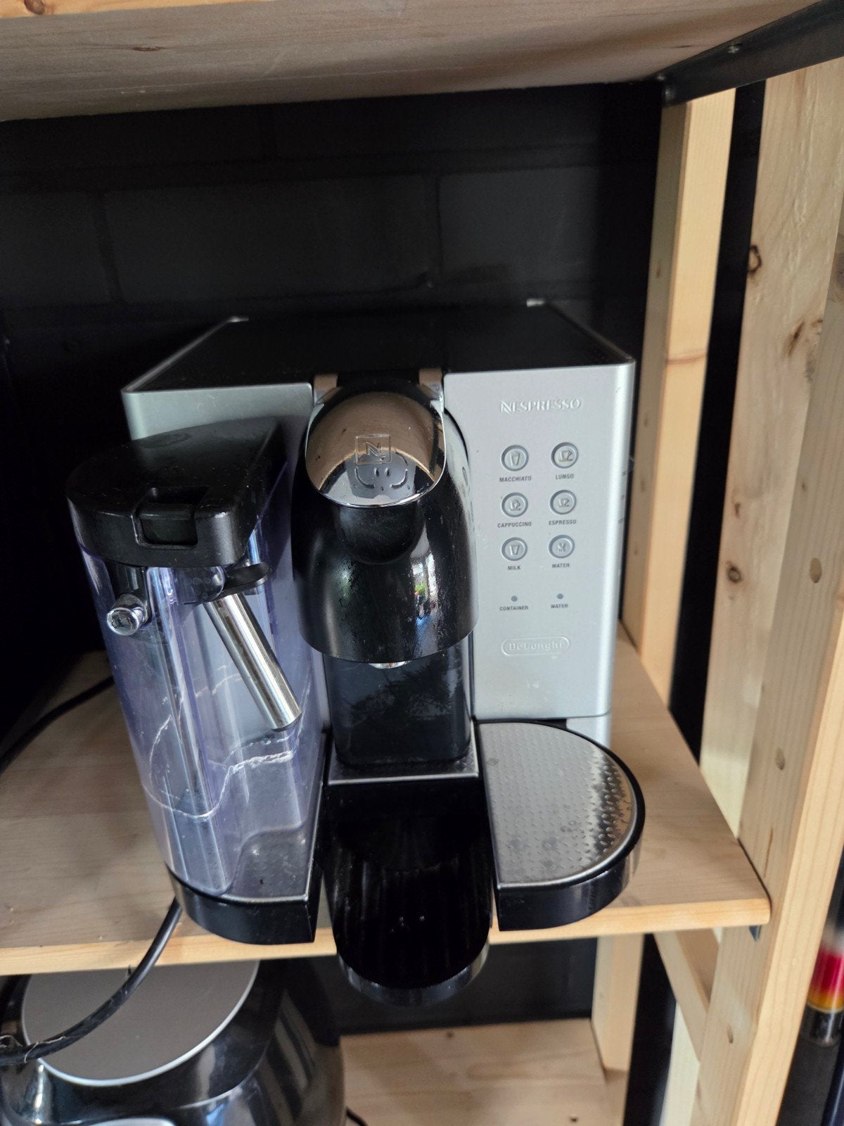 Nespresso De'Longhi koffiemachine, Gebruikt, Koffiemachine, Ophalen of Verzenden, 1 kopje