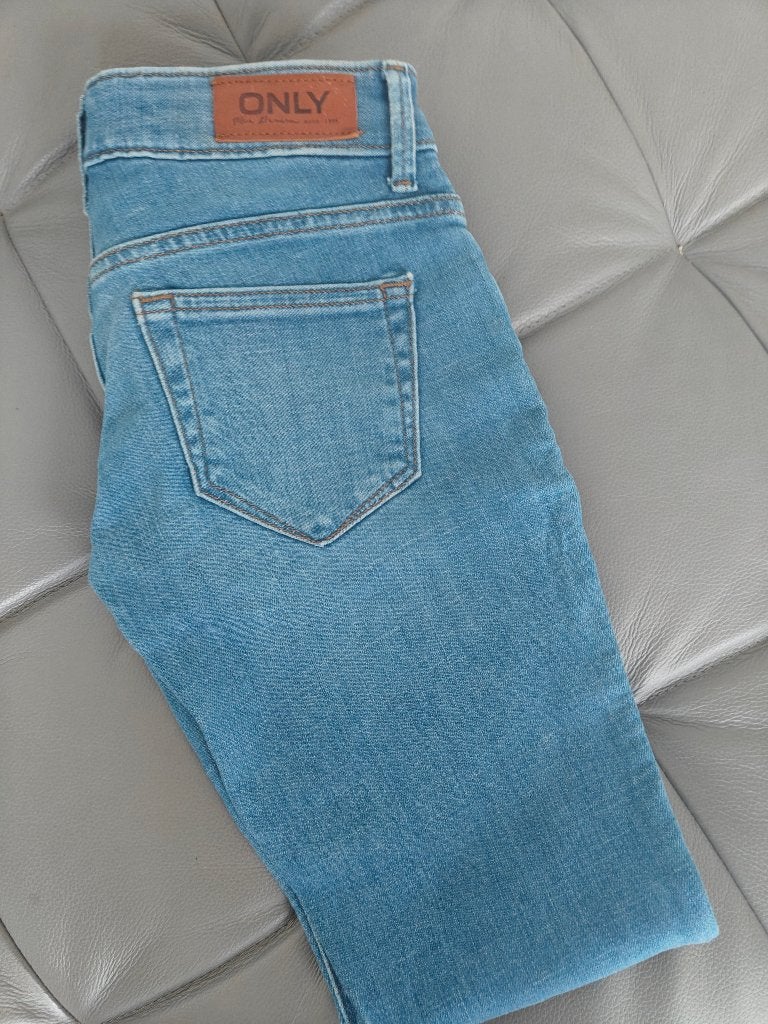 2 Jeans maat 25 & 26, Only, Blauw, Ophalen of Verzenden, W27 (confectie 34) of kleiner