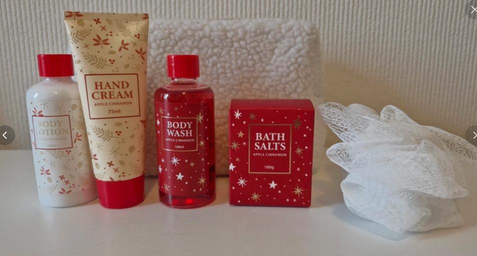 Kerstcadeau toilettas met producten, Sieraden, Tassen en Uiterlijk, Toilettassen, Ophalen of Verzenden, Nieuw, Wit, Dame