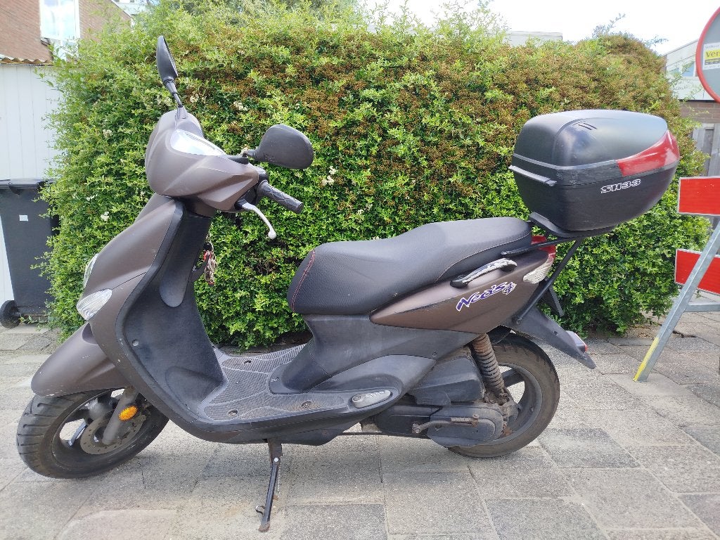 Yamaha Neo’s 4 50cc 2017 garage onderhouden met kofferbak, Fietsen en Brommers, Scooters | Yamaha, Ophalen, Gebruikt, Maximaal 45 km/u