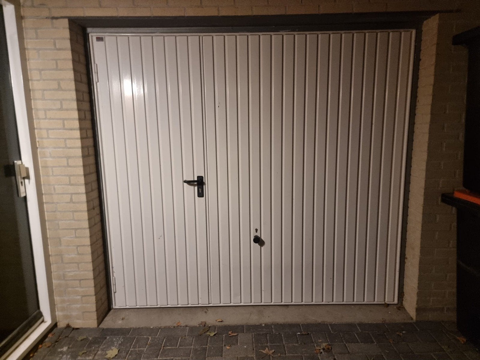 Garagedeur met loopdeur – 239 x 216 cm – Goede staat

Te koo, Ophalen, Gebruikt, Garagedeur, 120 cm of meer