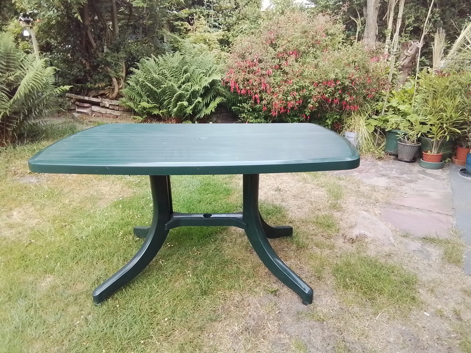 Nette kunststof tuintafel, Tuin en Terras, Tuintafels, Ophalen of Verzenden, Zo goed als nieuw, Rechthoekig, Kunststof