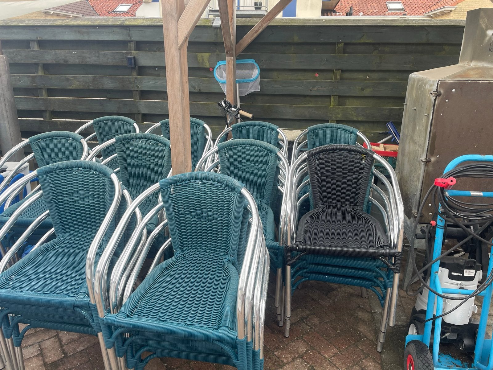 Terrasstoelen te huur - Groen en Zwart, Ophalen, Kunststof, Gebruikt, Overige kleuren