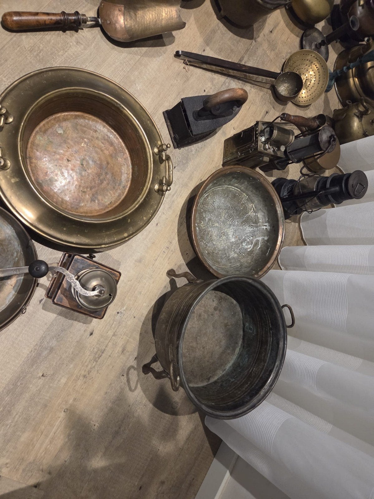 Diverse collectie antiek koper: weegschaal, potten, lampen, Ophalen, Koper