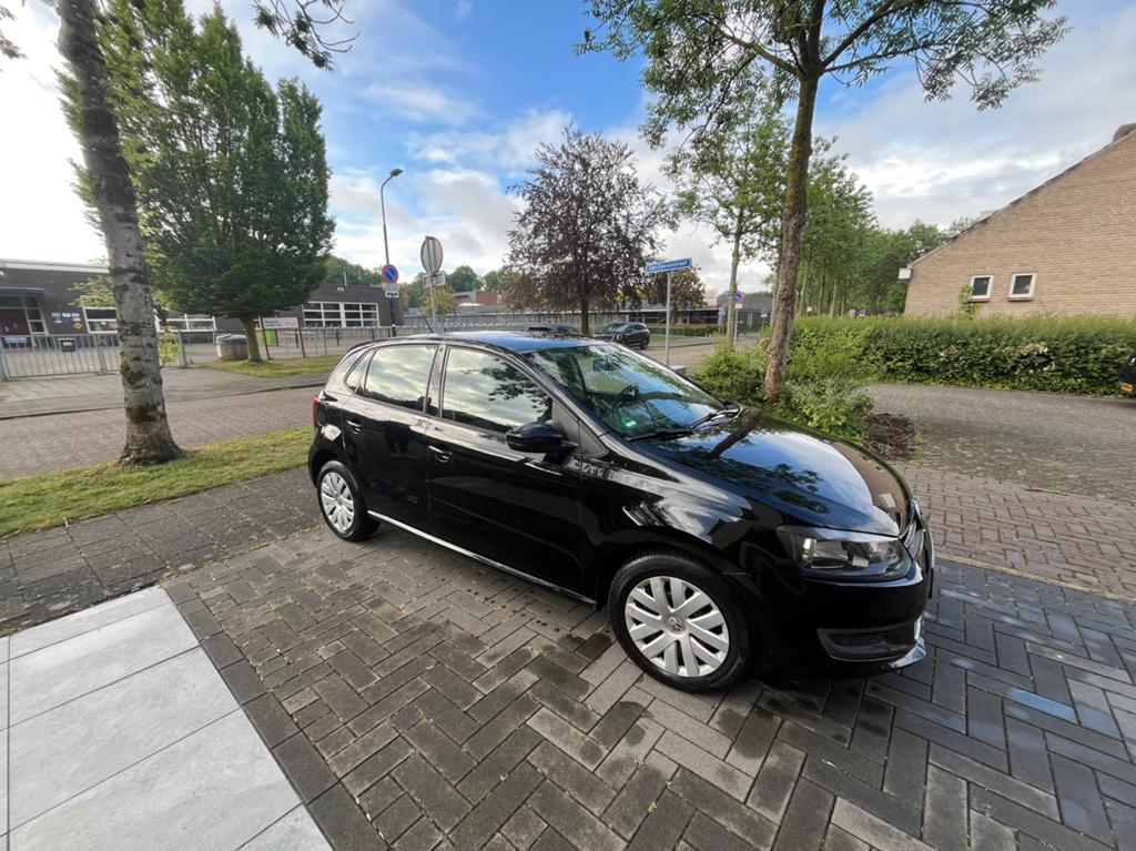 Volkswagen Polo 1.2 6V 44KW 2013 Zwart, Auto's, Volkswagen, Voorwielaandrijving, Euro 5, 40 €/maand, 1198 cc