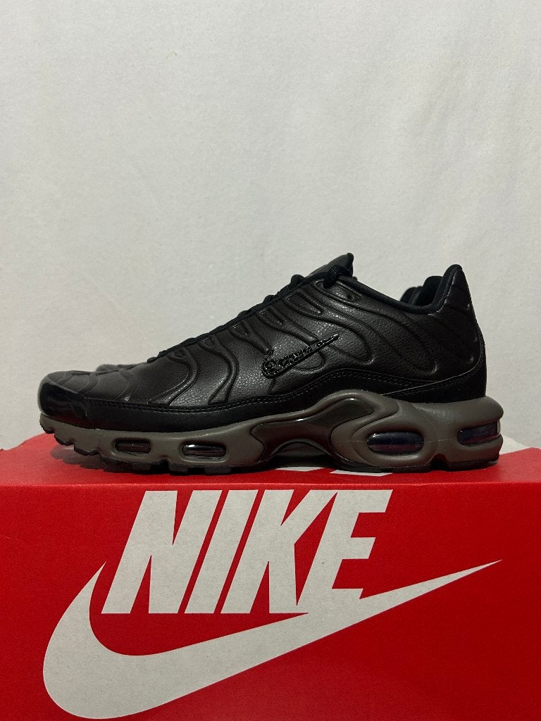 PARTIJ 10 x Paar NIEUWE Nike Air Max Plus Black IN DOOS EU45, Zwart, Nike, Nieuw, Ophalen of Verzenden