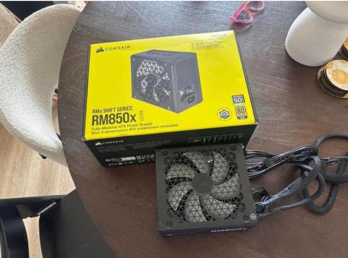 Corsair RM850x Voeding (NON-shift uitvoering), Computers en Software, Interne voedingen, Gebruikt, Ophalen of Verzenden