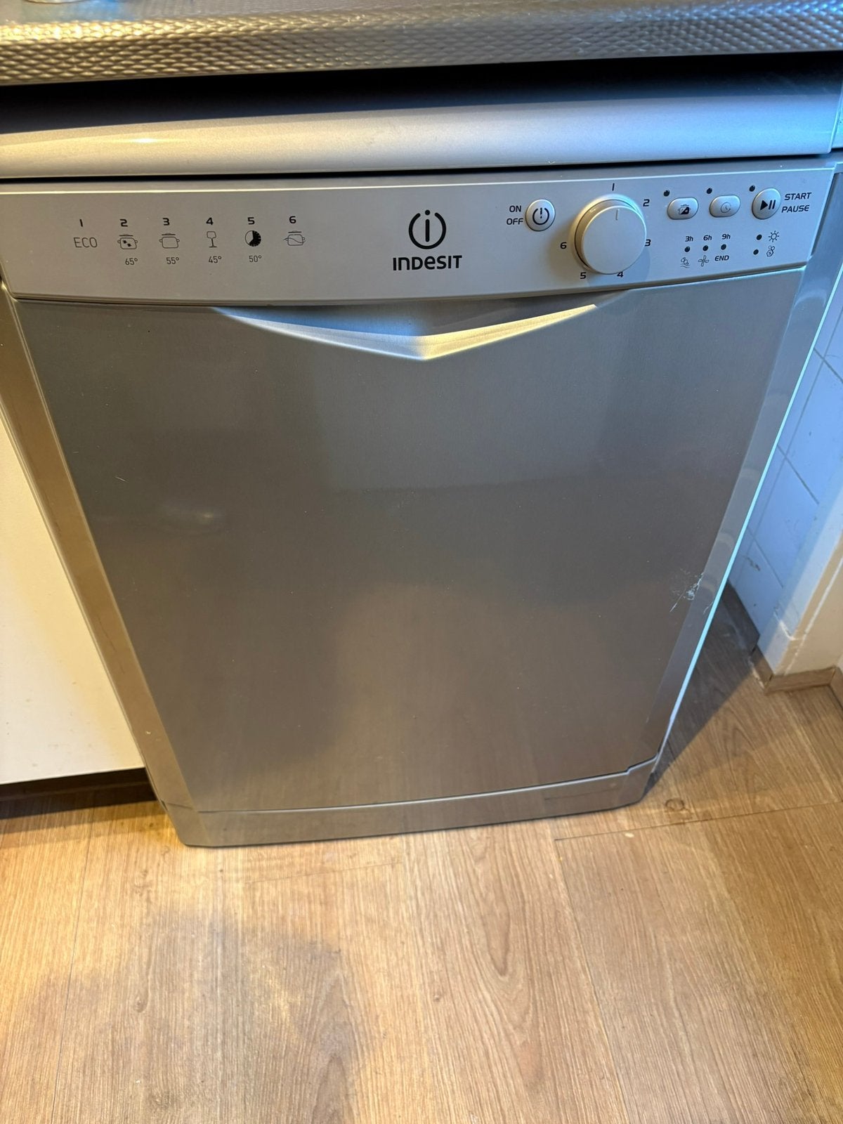 Indesit vaatwasser zilverkleurig/RVS vrijstaand goede staat, Witgoed en Apparatuur, Ophalen, Gebruikt, Vrijstaand, 85 tot 90 cm