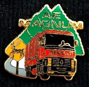 Renault AE Magnum pin emaille rood-groen, Verzenden, Nieuw, Transport, Speldje of Pin