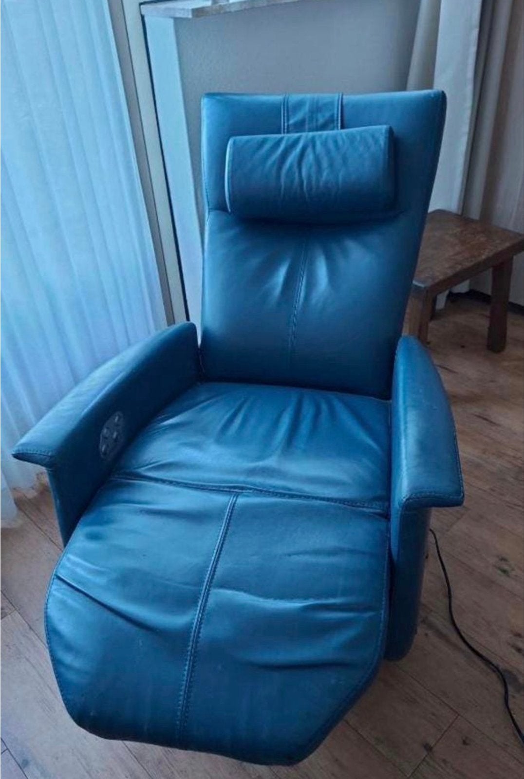 Comfortabele blauwe relaxfauteuil met elektrische functie, Ophalen, Gebruikt, Blauw, Leer