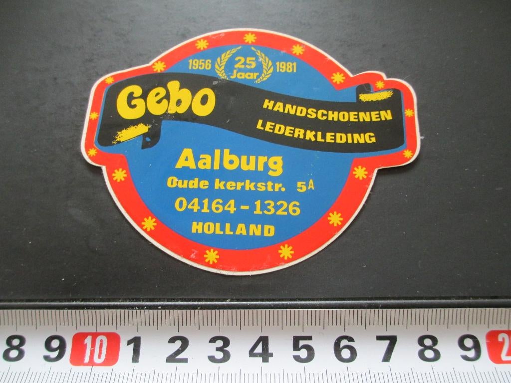sticker aalburg GEBO 25 jaar 1981 handschoenen lederkleding, Ophalen, Zo goed als nieuw