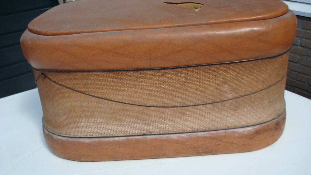 Lederen(skai) poef jaren 70 (opknappertje) vintage/retro, Ophalen, Minder dan 50 cm, Gebruikt, Minder dan 50 cm