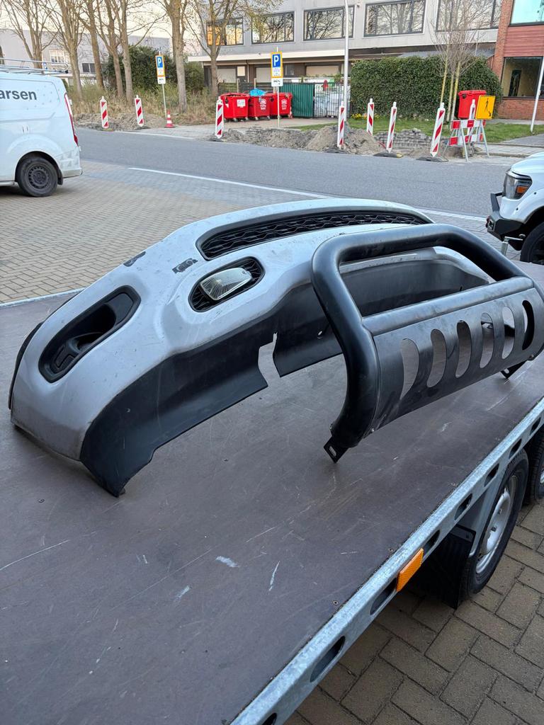 BIEDEN! Bumper voor/achterkant dodge ram 1500, jaar 2020wit, Auto-onderdelen, Ophalen of Verzenden, Voor, Dodge, Bumper
