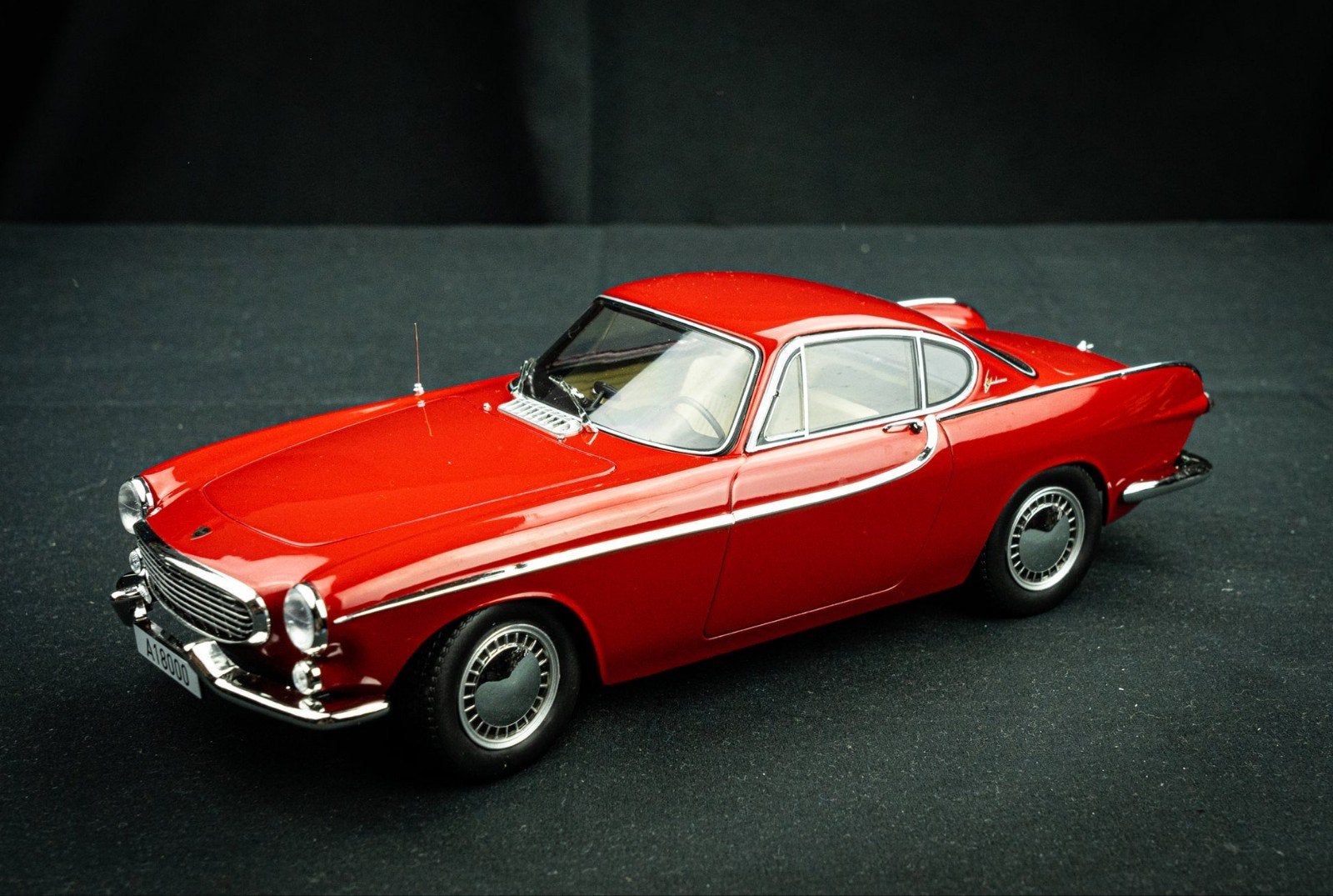 Norev Volvo P1800 1:18 - Rood, Nieuw in doos, Ophalen of Verzenden, Zo goed als nieuw, Auto, Norev