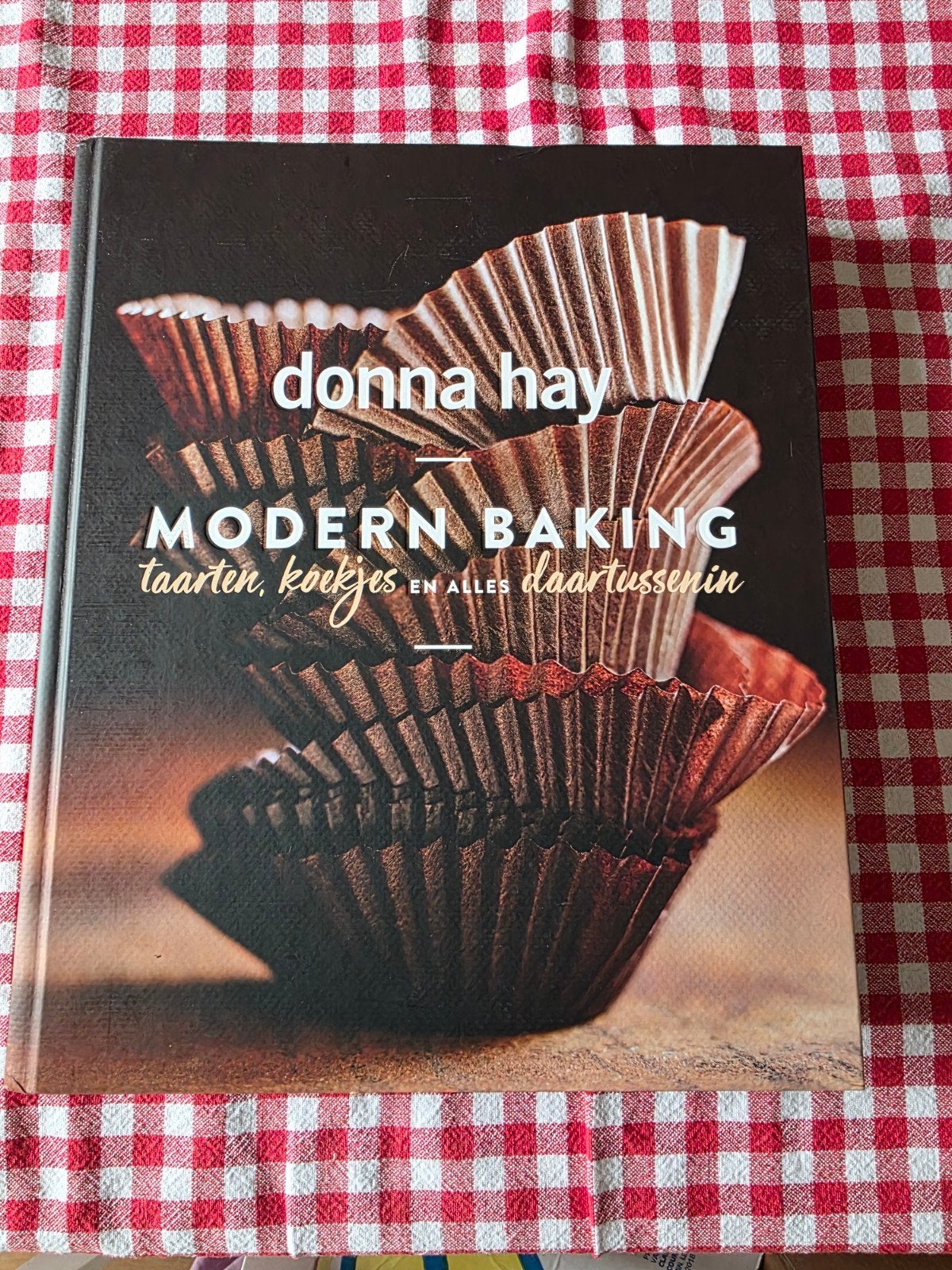 Donna Hay: Modern Baking - Taarten, Koekjes en Alles Daartus, Boeken, Kookboeken, Taart, Gebak en Desserts, Donna Hay, Ophalen of Verzenden