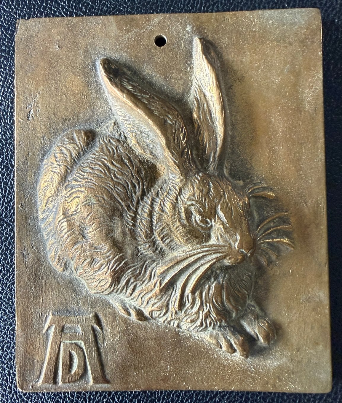Vintage Bronzen Plaquette met Konijn - Gesigneerd, Minder dan 20 cm, Ophalen of Verzenden, Wanddecoratie, Gemerkt