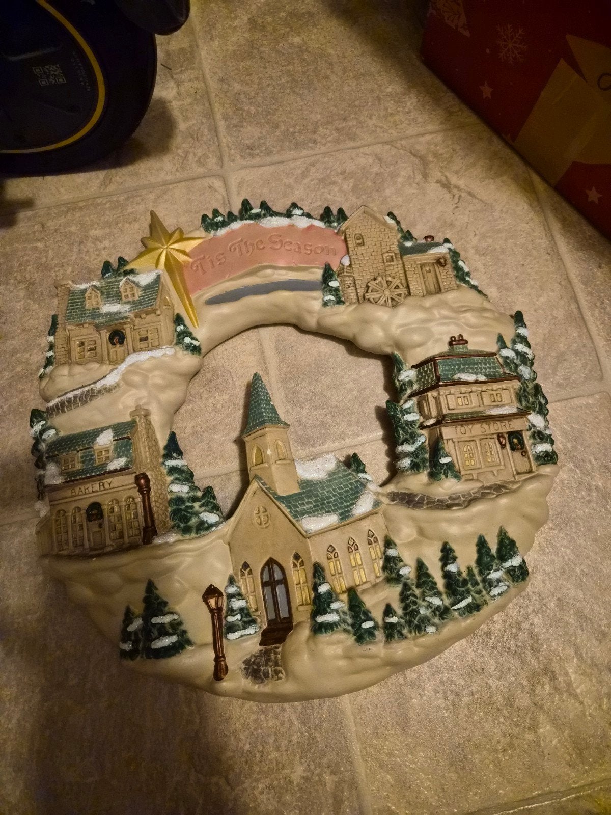 Prachtige Kerstkrans / Kerstdorp van Keramiek – 'Tis The Sea, Diversen, Ophalen of Verzenden