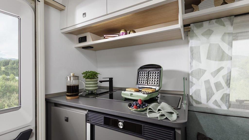 Fendt Apero Activ 390 FH VERWACHT, Schokbreker, Bedrijf, Treinzit, Tot en met 3