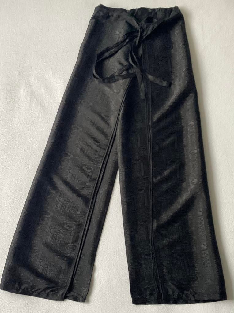 Prachtige zwarte overslagbroek , maat s/m , silk., Ophalen, Zo goed als nieuw, Zwart