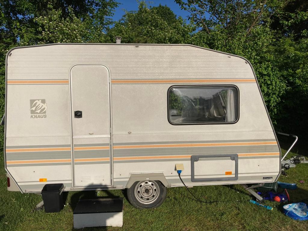 Knaus Sudwind 330 caravan - Ideaal voor 2-3 personen, Vast bed, Treinzit, Particulier, 4 tot 5 meter