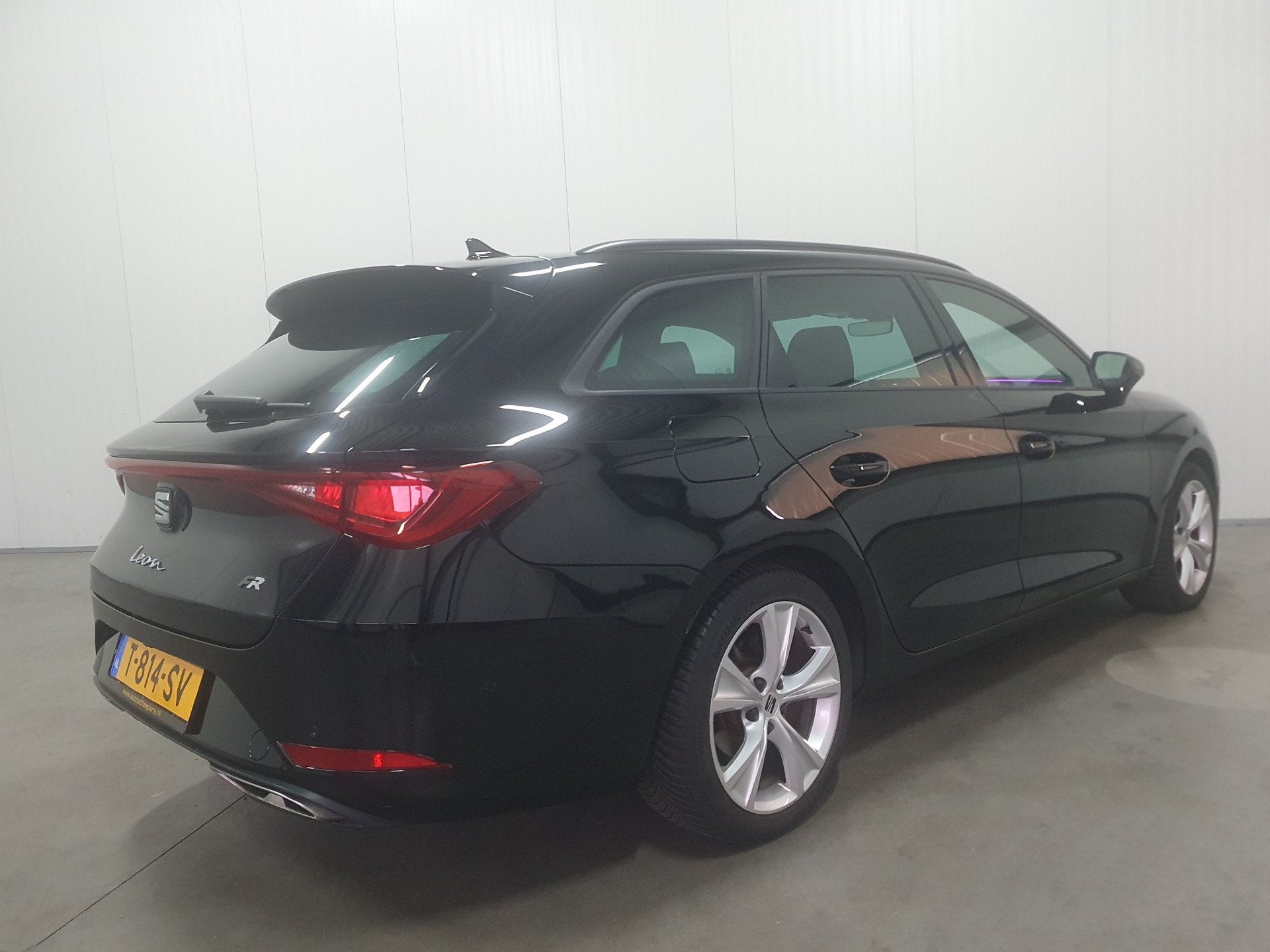 SEAT Leon Sportstourer 1.0 eTSI FR Business Intense NAVI/CAM, Auto's, Stof, Gebruikt, Leon, Zwart
