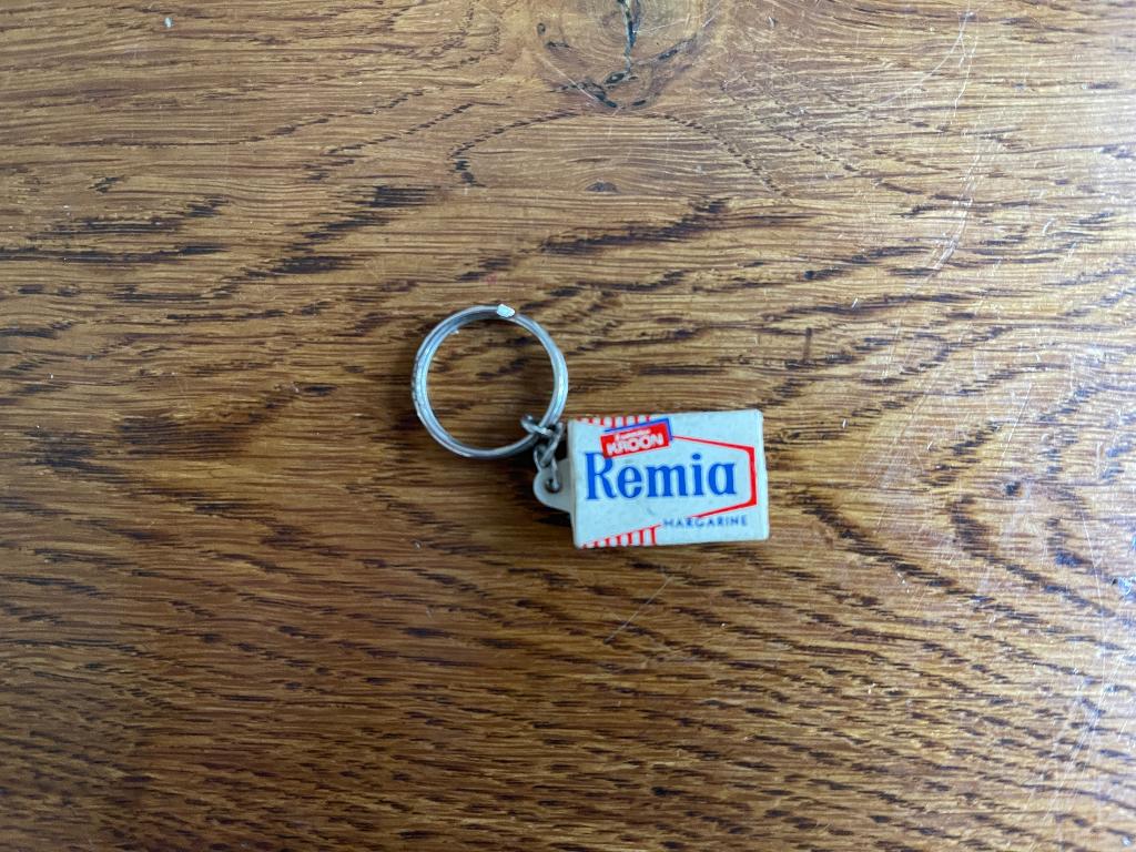 Sleutelhanger "Remia" 'Jaren 60', Ophalen of Verzenden, Zo goed als nieuw