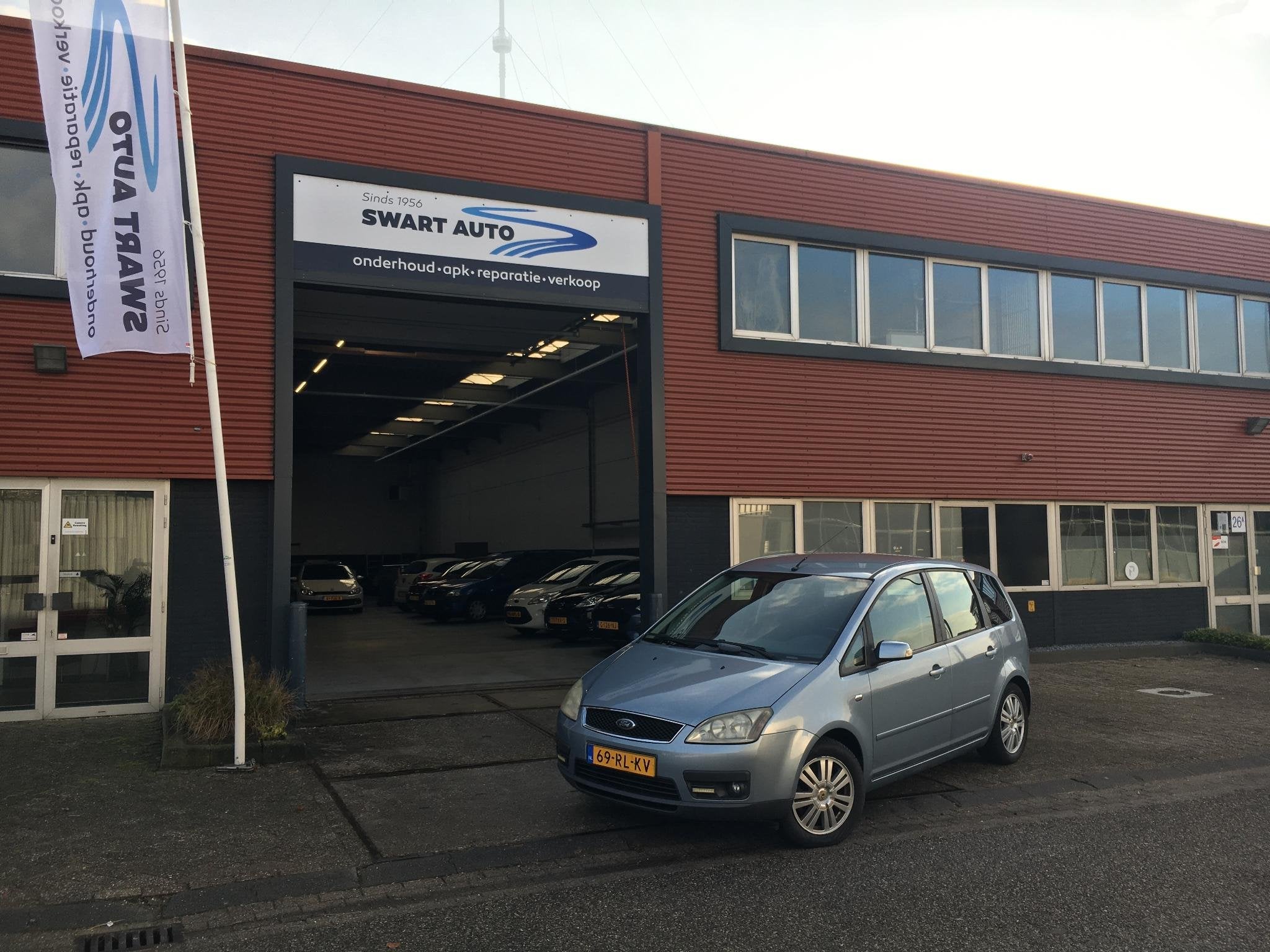Ford Focus C-Max 2.0-16V Ghia | Bluetooth | Climate Controle, Voorwielaandrijving, Stof, Gebruikt, 4 cilinders