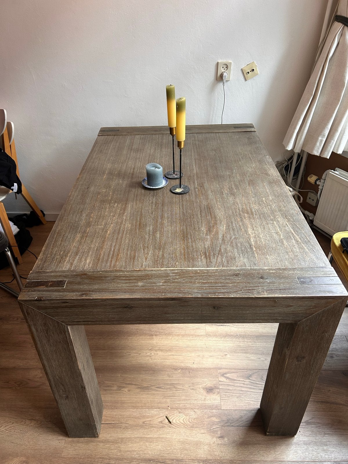 Robuuste houten eettafel - 140x90 cm, poten demontabel, Ophalen, 50 tot 100 cm, 100 tot 150 cm, Zo goed als nieuw