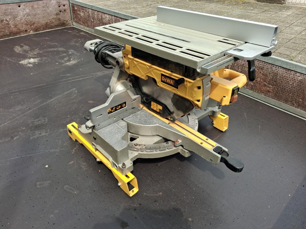 DeWalt D27112 qs Tafel- en Afkortzaag 1600W, Ophalen, 1200 watt of meer, Afkortzaag, 70 mm of meer