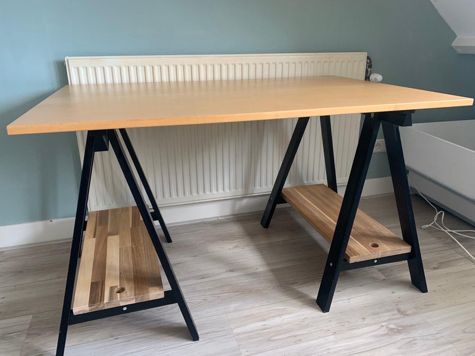 Ikea bureau met zwarte schragen, Ophalen, Gebruikt, 120 cm, Hout