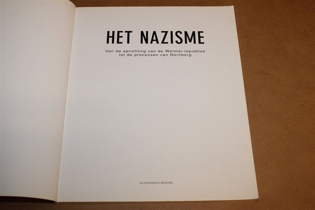 Het Nazisme — Weimar tot Nürnberg, 200 Fotos en Affiches, Ophalen of Verzenden, Tweede Wereldoorlog, Gelezen, Overige onderwerpen